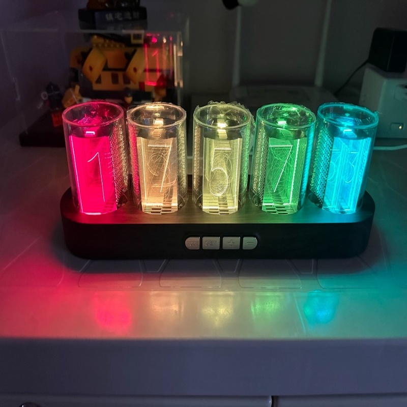 Horloge numérique à tubes Nixi - Office Tech Setup avis et prix
